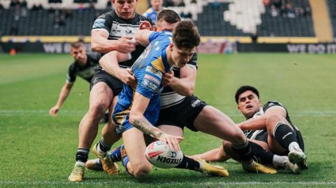 Riley Lumb scores for Leeds against Hull