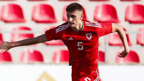 Daniel Cox playing for Wales Under-19s