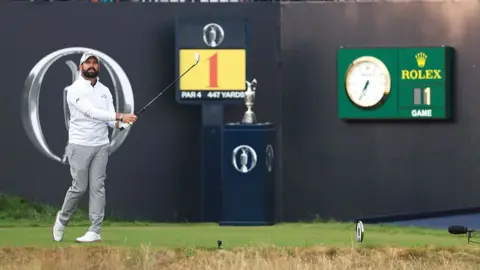 Matthew Baldwin hits first tee shot