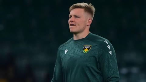 Tom Pearson warming up before a game for Northampton Saints