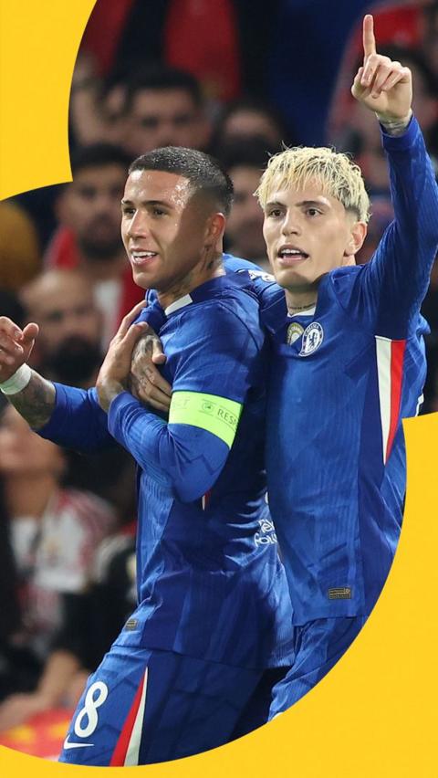 Chelsea players Enzo Fernandez and Alejandro Garnacho celebrate together