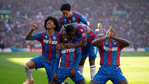 Eberechi Eze and Crystal Palace celebrate goal 