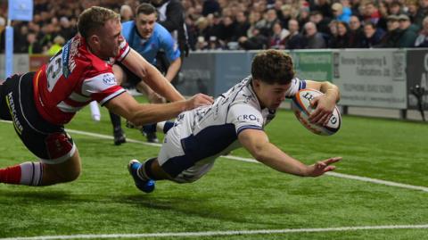 Sam Worsley diving in to score a try for Bristol