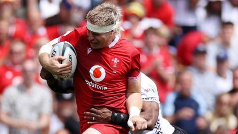 Aaron Wainwright carrying the ball