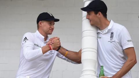 Joe Root & Steven Finn shake hands