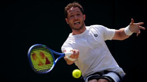 Alfie Hewett plays a forehand