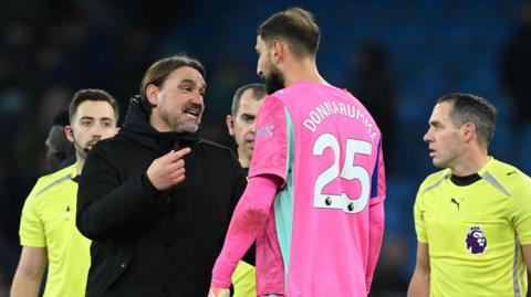 Leeds boss Daniel Farke with Manchester City goalkeeper Gianluigi Donnarumma 