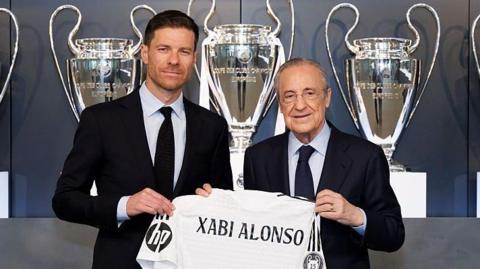Xabi Alonso poses with Florentino Perez