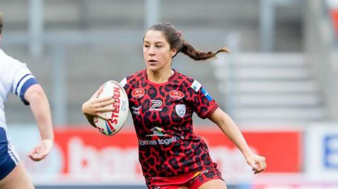 Leigh Leopards winger Hattie Dogus