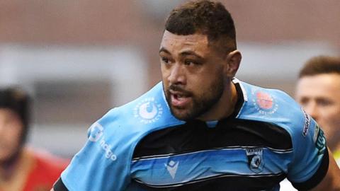 Taulupe Faletau attacks for Cardiff
