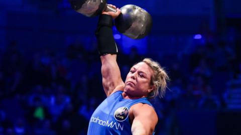 'I won World's Strongest Woman after having two children' - BBC News