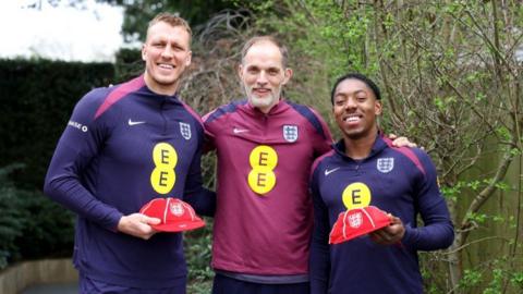 England boss Thomas Tuchel presents a legacy cap to Dan Burn and Myles Lewis-Skelly