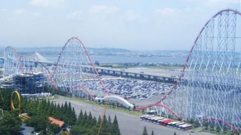 A large rollercoaster, Steel Dragon 2000.