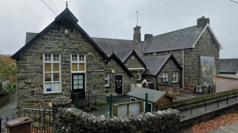 Ysgol Y Garreg