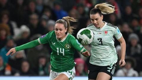 Heather Payne of Republic of Ireland holds off Gemma Evans of Wales