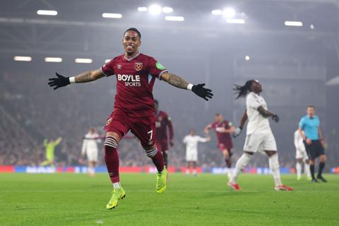 Crysencio Summerville scores for West Ham