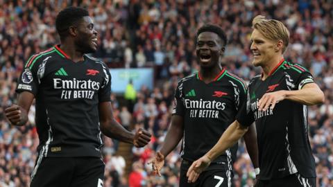 Thomas Partey celebrates