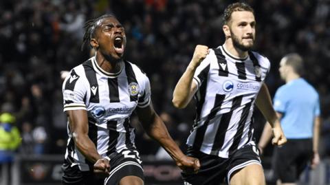 St Mirren players celebrating