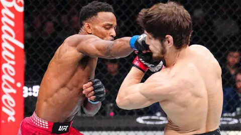 Lerone Murphy punches Movsar Evloev who covers up