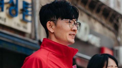 North Korean defector Park Chung-kwon, left, partakes in an election campaign in Yeouido for the People Future Party (PFP)