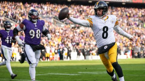 Aaron Rodgers scores a rushing touchdown for the Pittsburgh Steelers against the Baltimore Ravens