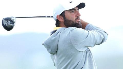 Scottie Scheffler holds his driver