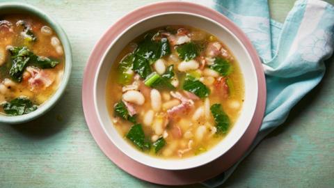 Simple white bean and bacon soup