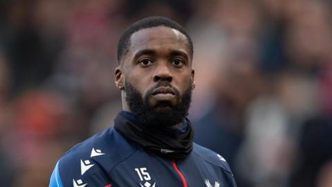 A close-up of Jeffery Schlupp warming up for Crystal Palace