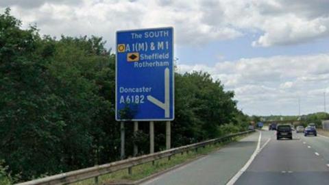 Motorway sign pointing south to Sheffield and Rotherham, with a turn-off to Doncaster.