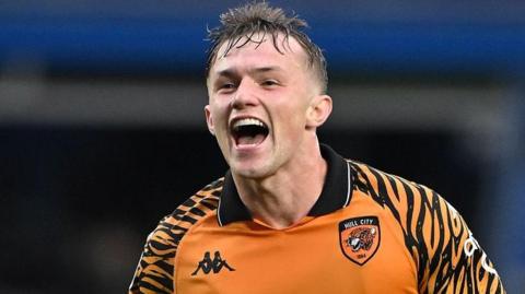 Joe Gelhardt scores for Hull