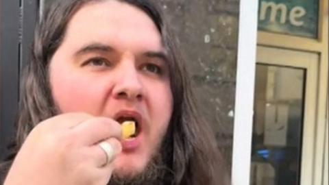 American TikTok star Kalani Ghost Hunter tries Hull chip spice - BBC News