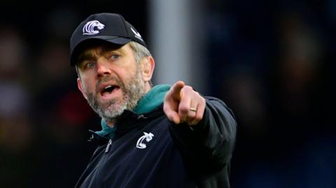 Leicester Tigers head coach Geoff Parling points and shouts instructions to his players