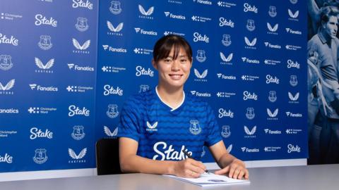 Japan international Rion Ishikawa signs for Everton