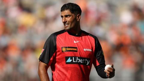 Gurinder Sandhu ready to bowl for Melbourne Renegades