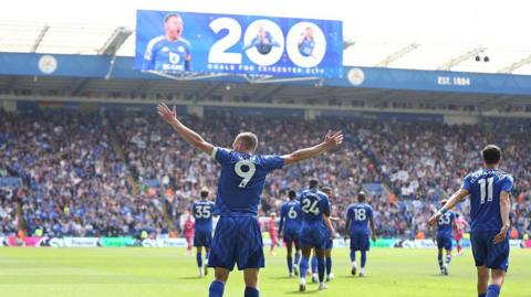 Jamie Vardy celebrates a goal