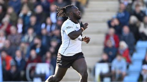 Gabriel Ibitoye running on the field during Bristol's win against Exeter