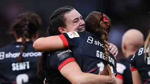 Saracens celebrate Sydney Gregson's try
