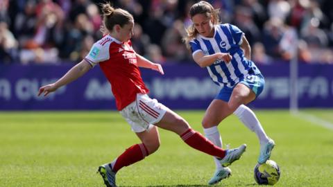 Kim Little, Marisa Olislagers