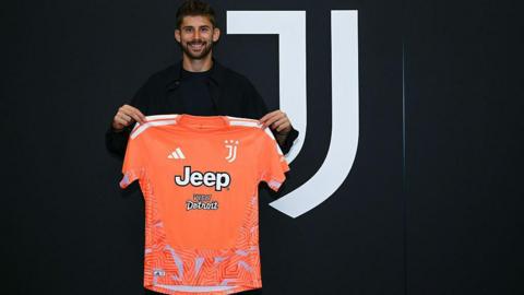 Guglielmo Vicario holding Juventus shirt