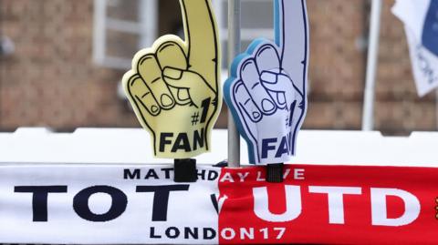 Tottenham and Man Utd scarf