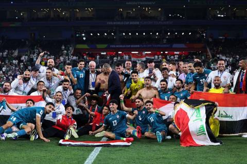 Iraq's players and coaching staff celebrate clinching World Cup qualification against Bolivia