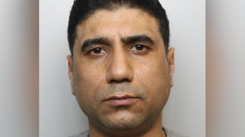 Najeebullah Arab mugshot. He has short dark hair and brown eyes.