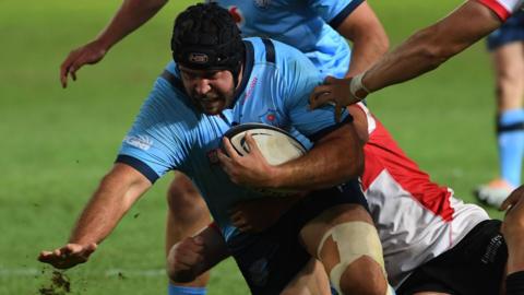 Robert Hunt in action for Bulls