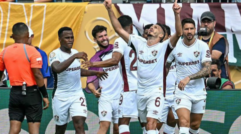 Fluminense celebrate