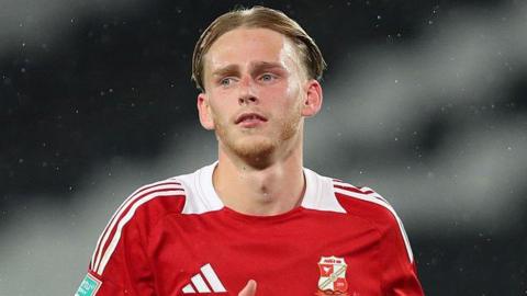 Finley Munroe playing for Swindon