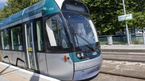 A Nottingham tram waiting at Wilkinson Street station