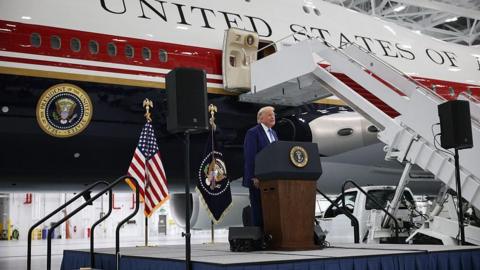 Trump in front of his Qatar-donated plane