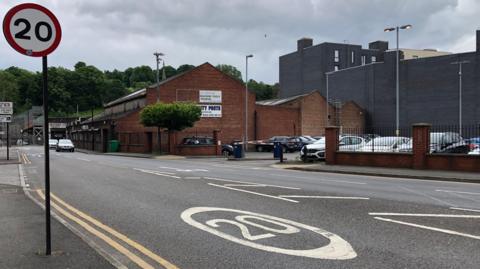 A 20pmh road sign and a marking on the road saying 20mph