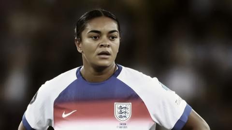 Jess Carter playing for England.