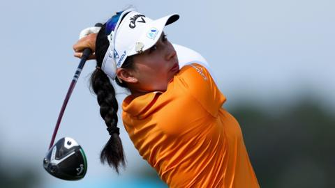 Jeeno Thitikul watches her shot